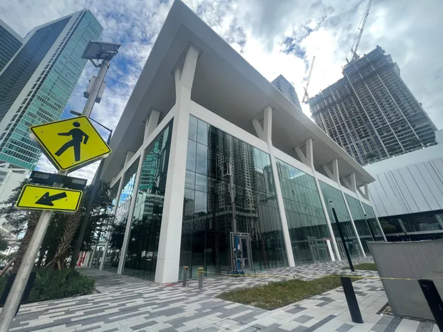 Miami Worldcenter Delivers 80,000 SF ‘Jewel Box’ Retail Building by Nichols Architects – Profile Miami